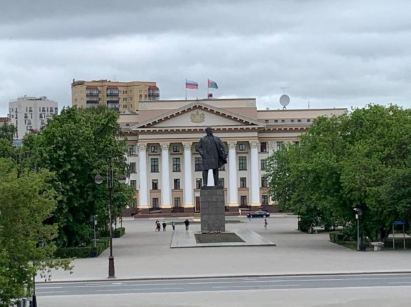 Александр Моор поблагодарил сотрудников миграционной службы за кропотливый труд и профессионализм