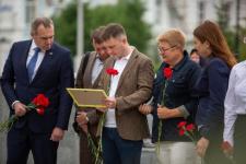 Поисковики передали родственникам бойца Александра Шадрина его медальон