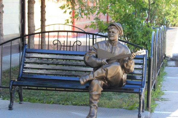 Бронзовую скульптуру Леонида Шарохи откроют в Голышманово 12 июня