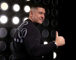 Шансонье поедет на гастроли с песней про вора в законе из ХМАО. Видео Шансонье поедет на гастроли с песней про вора в законе из ХМАО. Видео