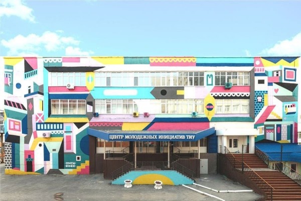 Фасад центра молодежных инициатив ТИУ украсил огромный мурал