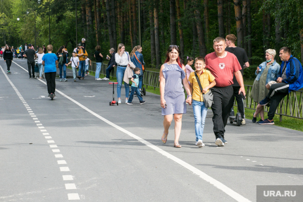 Тюмень отметила юбилей города в условиях пандемии. Фоторепортаж