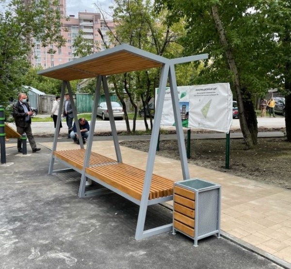 
Зелёный уголок на ул. Амурской не оставляет равнодушными взрослых и детей
