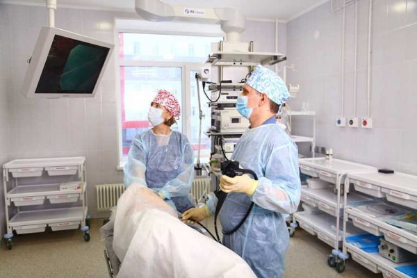 Тюменские медики без операции удалили новообразование у пациентки 