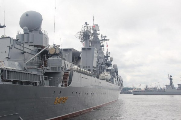 Благополучия и мирного неба над головой пожелал Александр Моор военным морякам и ветеранам флота