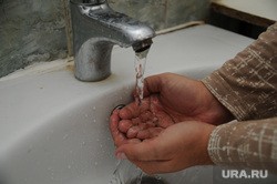 Роспотребнадзор проверил воду, на запах которой жалуются тюменцы