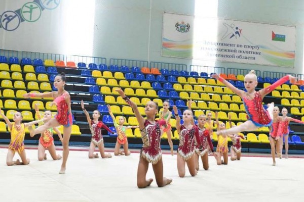 Тюменские гимнастки присоединились к флешмобу в поддержку Дины и Арины Авериных