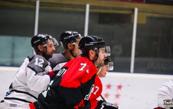 Хоккейный клуб "Рубин" с поражения стартовал на турнире в Альметьевске