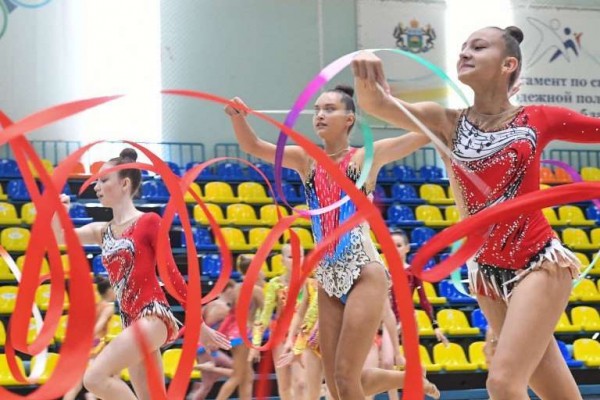 Тюменские гимнастки присоединились к флешмобу в поддержку Дины и Арины Авериных