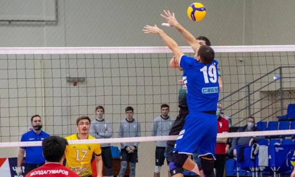 Тюменские волейболисты уступили хозяевам в Челябинске