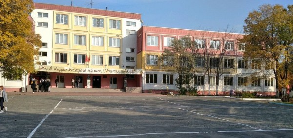 
В школе № 70, корпус 2 проводится капитальный ремонт кровли
