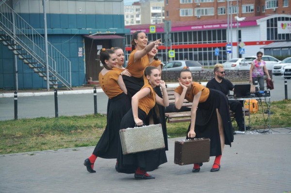 Тюменские школьники присоединились к танцевальной игре Тюменские школьники присоединились к танцевальной игре