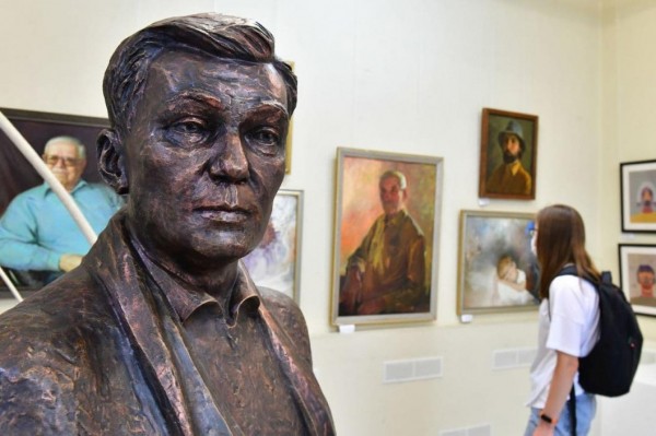 В Тюмени на выставке "Мир портрета" представлены работы 35 мастеров 