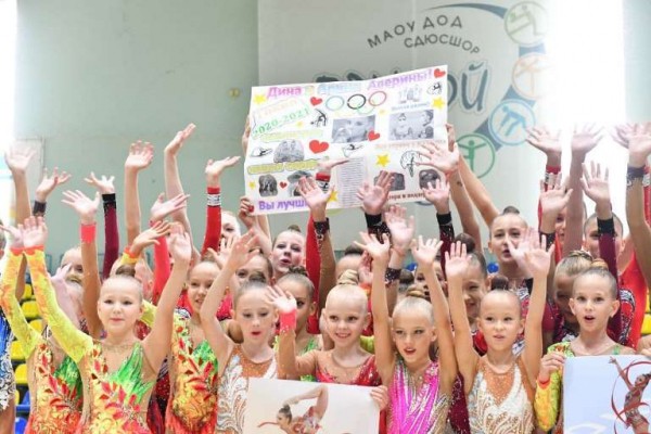 Тюменские гимнастки присоединились к флешмобу в поддержку Дины и Арины Авериных