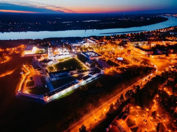 Александр Моор поделился в соцсетях фотографиями ночного Тобольска