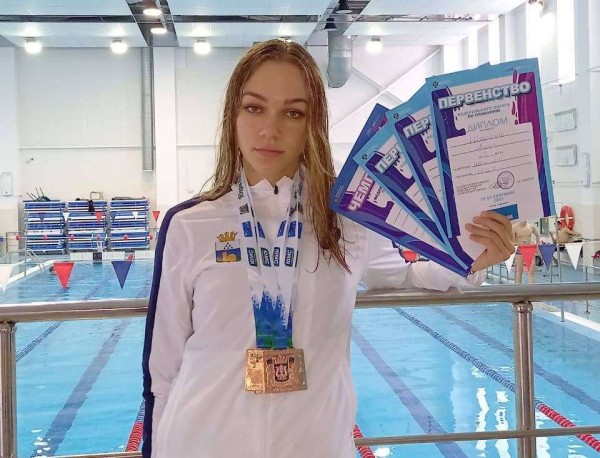 15-летняя пловчиха из Уватского района стала мастером спорта на чемпионате УФО