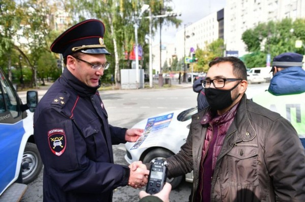 В Тюмени 30 водителей получили свидетельства законопослушных участников дорожного движения