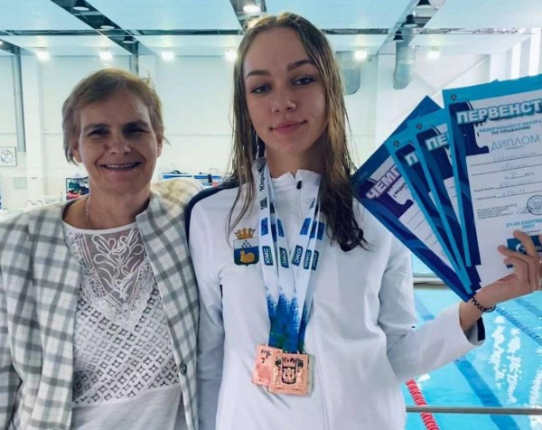 15-летняя пловчиха из Уватского района стала мастером спорта на чемпионате УФО