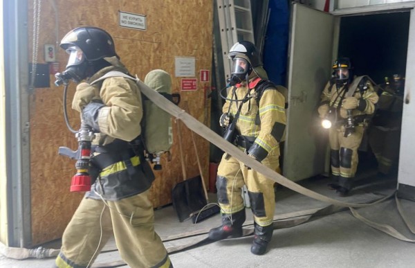 Прокуратура организовала проверку после пожара на кровле дома по ул. Народной в Тюмени 