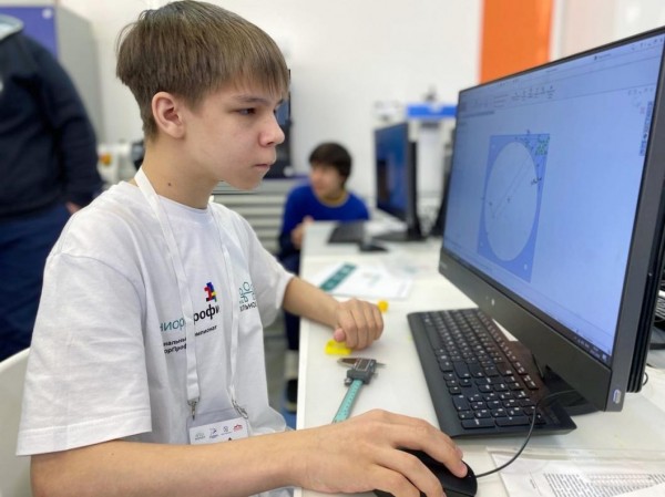 Воспитанники тюменского "Кванториума" чаще выбирают биоквантум и IT-квантум