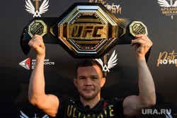 Петр Ян выиграл бой за титул чемпиона UFC Петр Ян выиграл бой за титул чемпиона UFC