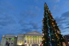 Тюменцы выстроились в большой шар на съемках финала комедии "Елки"