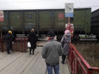 Тюменских школьников предупреждают об опасности перехода железнодорожных переездов в наушниках