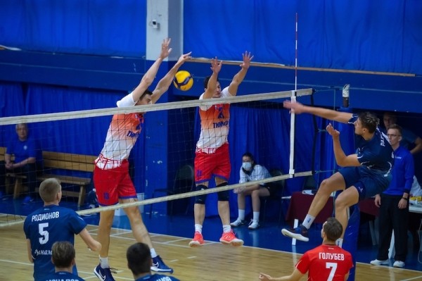Тюменские волейболисты с победы стартовали в чемпионате России