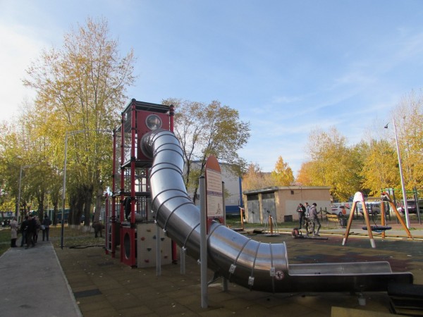 
Двор по улице Парковой, 4-а, дождался своего часа
