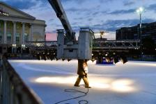 Тюменцы выстроились в большой шар на съемках финала комедии "Елки"