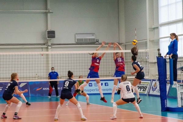 Волейболистки "Тюмени" одержали две победы в Екатеринбурге Волейболистки "Тюмени" одержали две победы в Екатеринбурге