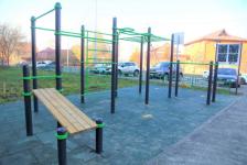 В Тюмени во дворе дома по ул. Маршала Захарова построили 1200 кв. метров тротуара и открыли 40 парковочных мест