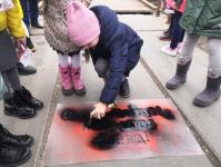 Тюменских школьников предупреждают об опасности перехода железнодорожных переездов в наушниках