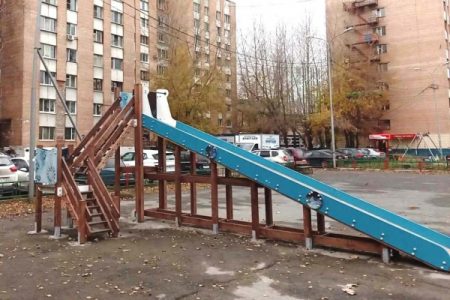 Зимняя горка появилась в районе дома № 214 по ул. Республики в рамках проекта «Инициативное бюджетирование»