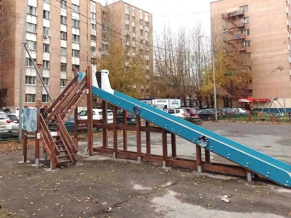 
                            Зимняя горка появилась в районе дома № 214 по ул. Республики в рамках проекта «Инициативное бюджетирование»
                        