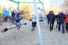 В Тюмени во дворе дома по ул. Маршала Захарова построили 1200 кв. метров тротуара и открыли 40 парковочных мест