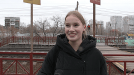 Тюменских школьников предупреждают об опасности перехода железнодорожных переездов в наушниках