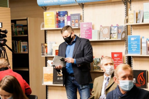 Более 200 книг поступило на конкурс "Книга года-2021" в Тюмени