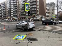 Женщина и трехлетняя девочка пострадали в аварии на улице Малыгина в Тюмени