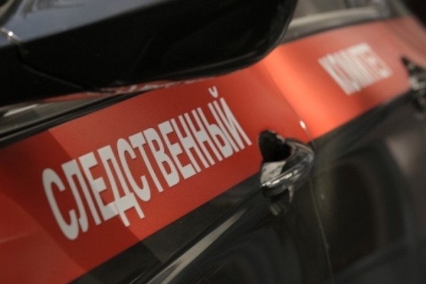 Тело женщины нашли под окнами дома в Тобольске