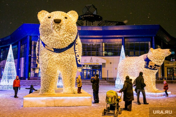 В Тюмень вернулись знаменитые новогодние медведи. Фото, видео