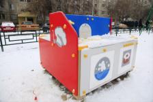 В тюменском дворе установили кухню-мастерскую для детей и турники для взрослых 