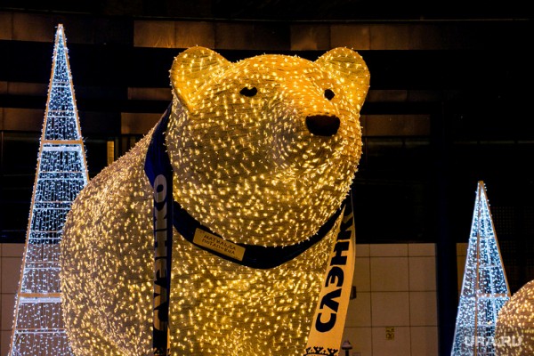 В Тюмень вернулись знаменитые новогодние медведи. Фото, видео