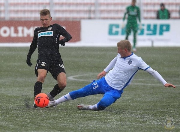 Футболисты "Тюмени" разгромили "Зенит-Ижевск" со счетом 3:0 Футболисты "Тюмени" разгромили "Зенит-Ижевск" со счетом 3:0