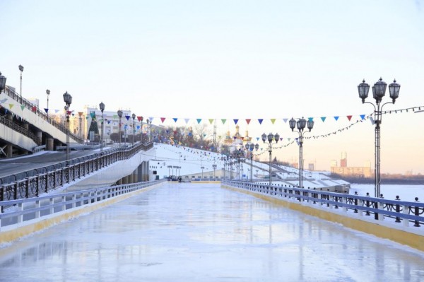 На центральном катке у моста Влюбленных в Тюмени станет светлее