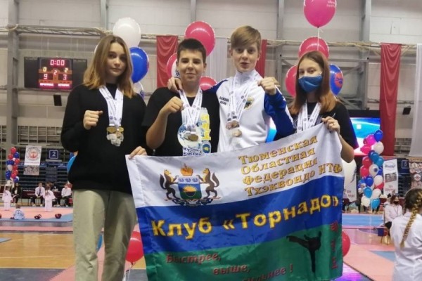 Тюменские тхэквондисты взяли 12 медалей на соревнованиях в Перми Тюменские тхэквондисты взяли 12 медалей на соревнованиях в Перми