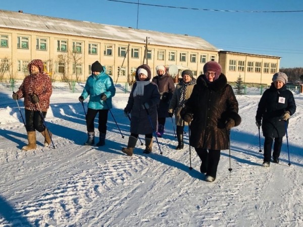 В Аромашевском районе фестиваль скандинавской ходьбы собрал 150 участников В Аромашевском районе фестиваль скандинавской ходьбы собрал 150 участников