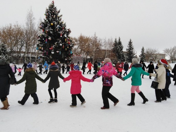 
Весь народ приглашаем в хоровод!
