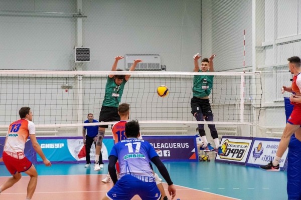 Тюменские волейболисты дважды проиграли барнаульскому клубу