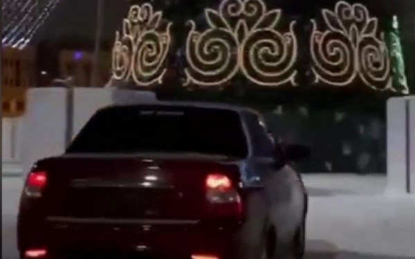 Студент ездил вокруг елки на площади 400-летия Тюмени ради лайков в соцсетях